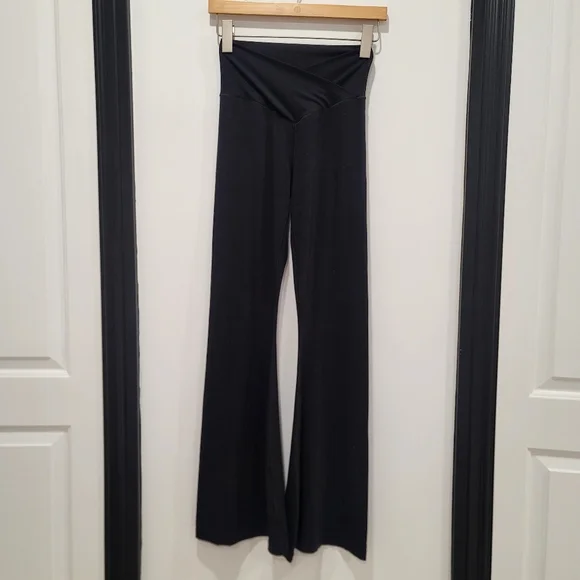 OFFLINE By AERIE Real Me High Waisted Crossover Flare Leggings Black Size Large - Picture 7 of 10